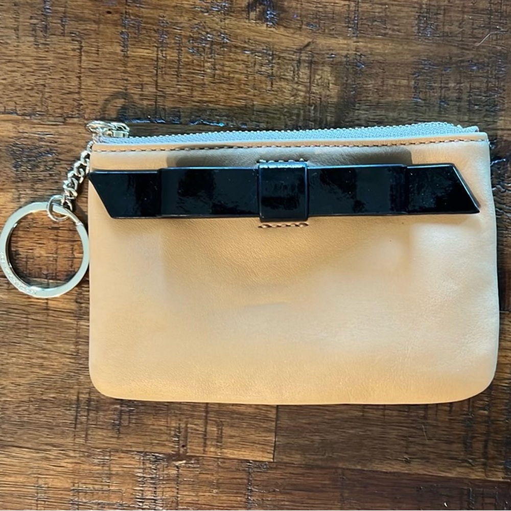 Kate spade NWT coin purse. Great condition